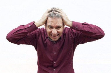 抜け毛の原因はストレス？ストレスが頭皮に及ぼす影響と対策を徹底解説！