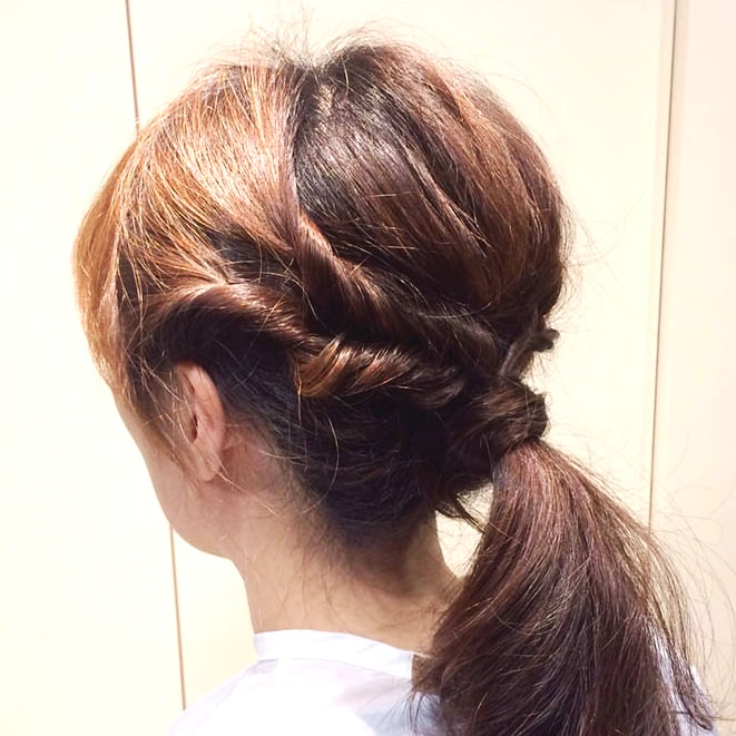 くるりんぱで作る簡単なオシャレなひとつ結びヘアアレンジ☆完成