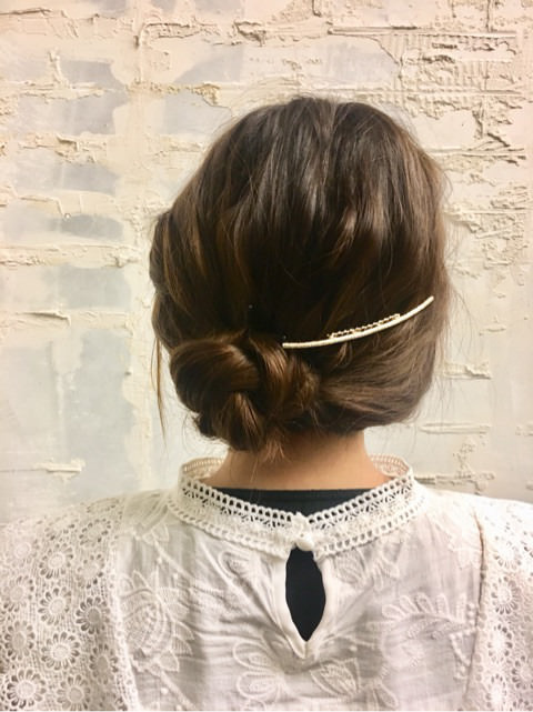 簡単アレンジ☆くるりんぱと三つ編みで清楚なまとめ髪☆